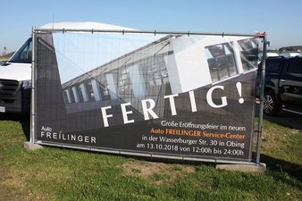 Große Eröffnungsfeier Auto Freilinger Schild